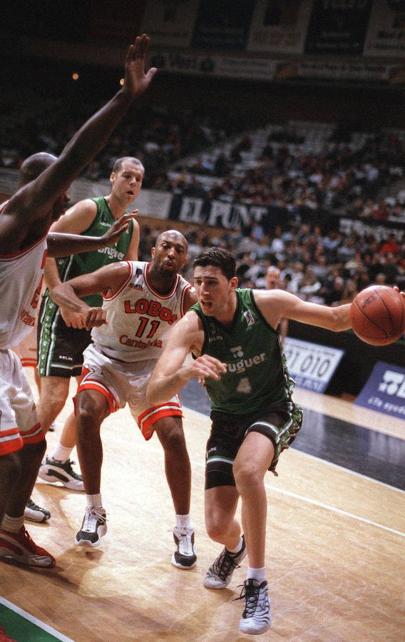 Mumbrú, durante su etapa en el año 2000 en el Pinturas Bruguer Badalona.