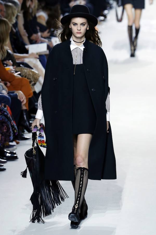 La firma homenajea con sus diseños a la artista franco-estadounidense en la Semana de la Moda de París