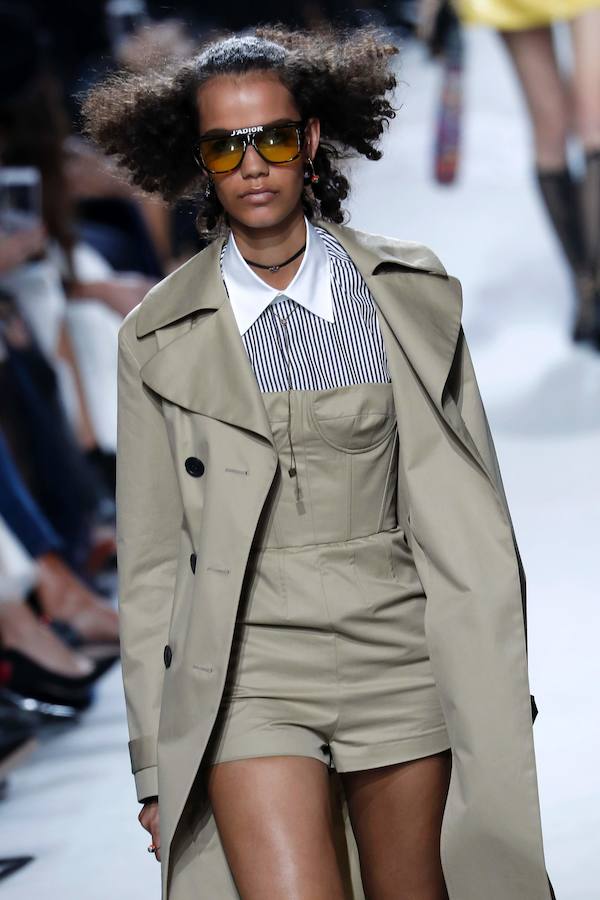 La firma homenajea con sus diseños a la artista franco-estadounidense en la Semana de la Moda de París