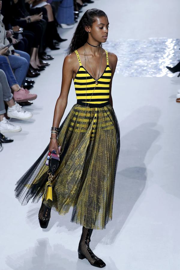 La firma homenajea con sus diseños a la artista franco-estadounidense en la Semana de la Moda de París