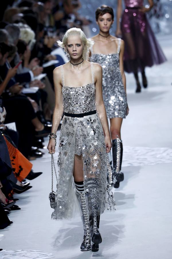 La firma homenajea con sus diseños a la artista franco-estadounidense en la Semana de la Moda de París