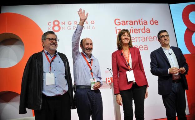 Jesús Eguiguren, Alfredo Pérez Rubalcaba, Idoia Mendia y Patxi López, esta tarde en Bilbao.