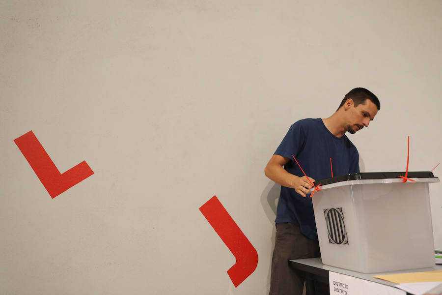 La llegada de urnas y papeletas