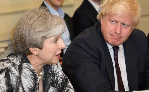 Theresa May junto a Boris Jhonson.