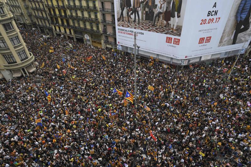El seguimiento de la huelga es desigual: los comercios del centro de Barcelona están casi cerrados, mientras que una las plantas fabriles más importantes de Cataluña, la de Seat, en Martorell, funciona a pleno rendimiento.