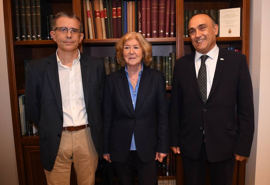 Santiago Valcarcel, María José Arrien y Rafael Laguens.