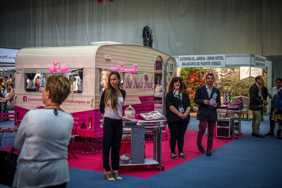 Expobodas se celebra este fin de semana en el BEC con la presencia de más de cien firmas de moda de ceremonia, fotografía, joyas...