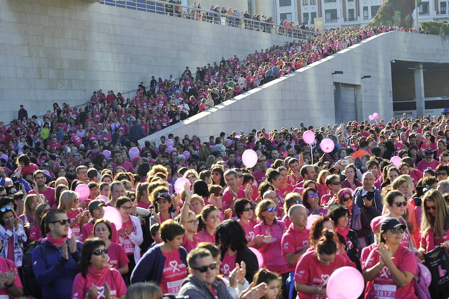 La carrera ha sido más multitudinaria que nunca y se han agotado las 10.000 camisetas que han puesto a la venta