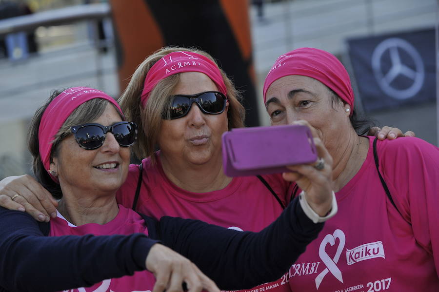 La carrera ha sido más multitudinaria que nunca y se han agotado las 10.000 camisetas que han puesto a la venta