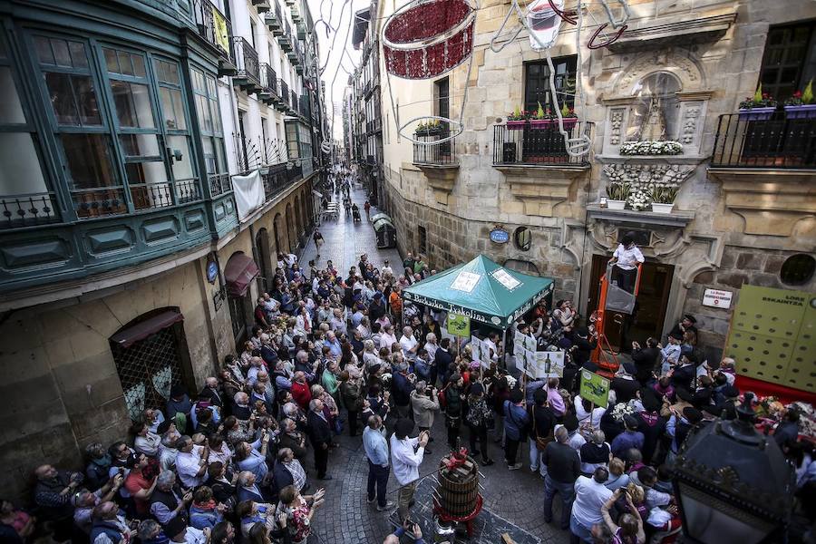 Bilbao celebra la tradicional ofrenda en el día de la Amatxu
