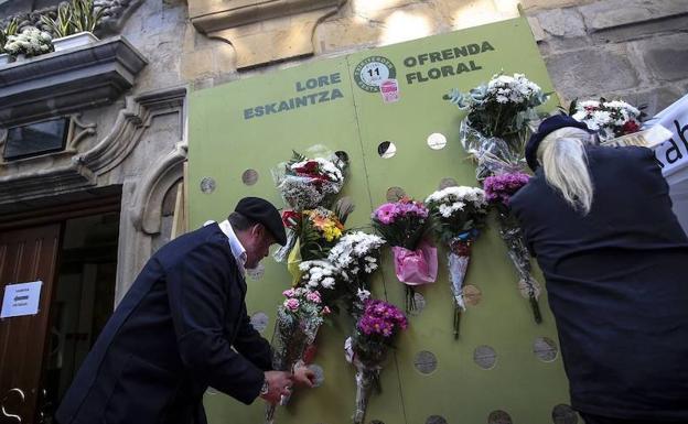 Ofrenda floral a la Amatxu de Begoña.