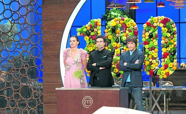 Samantha, Pepe y Jordi, jurados de MasterChef, por cuyos platós han pasado desde 2013 casi trescientas estrellas Michelín.