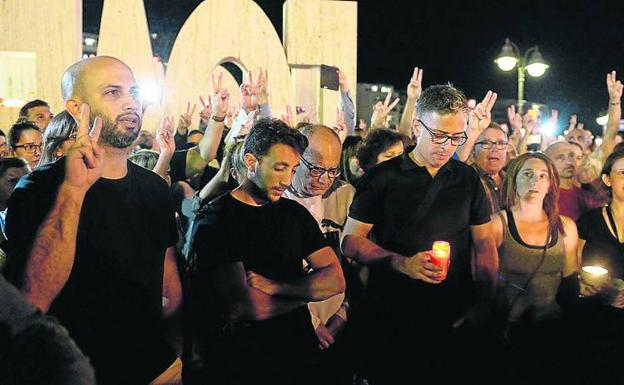 Miles de personas se manifestaron contra el atentado.