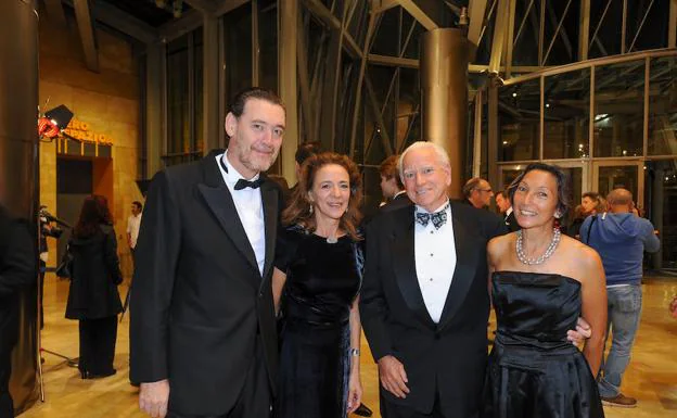 Miguel Zugaza, Susana Astigarraga, Paul y Sandra Schwartzbaum.