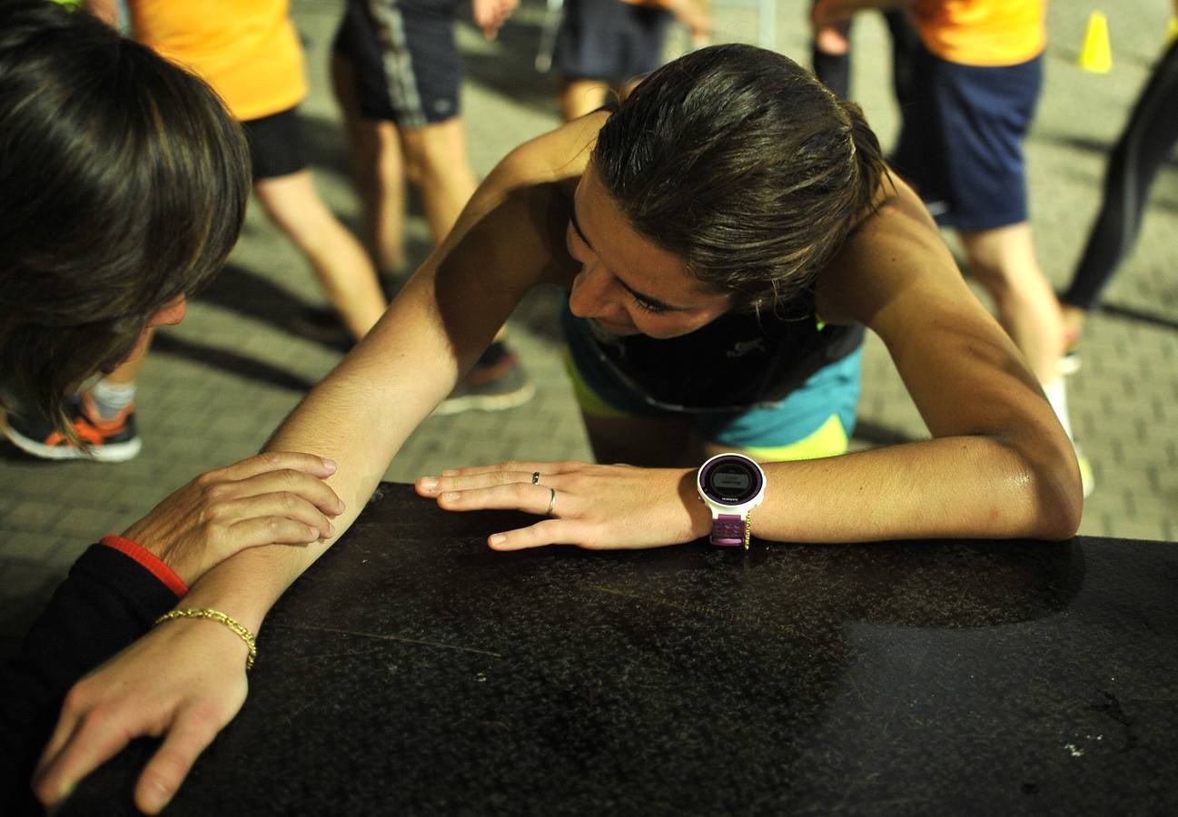 La octava edición de la 'Bilbao Night Marathon' reúne en la línea de salida a unos 11.500 corredores en sus tres distancias, de los cuales alrededor de un millar son extranjeros procedentes de 44 países de los cinco continentes.