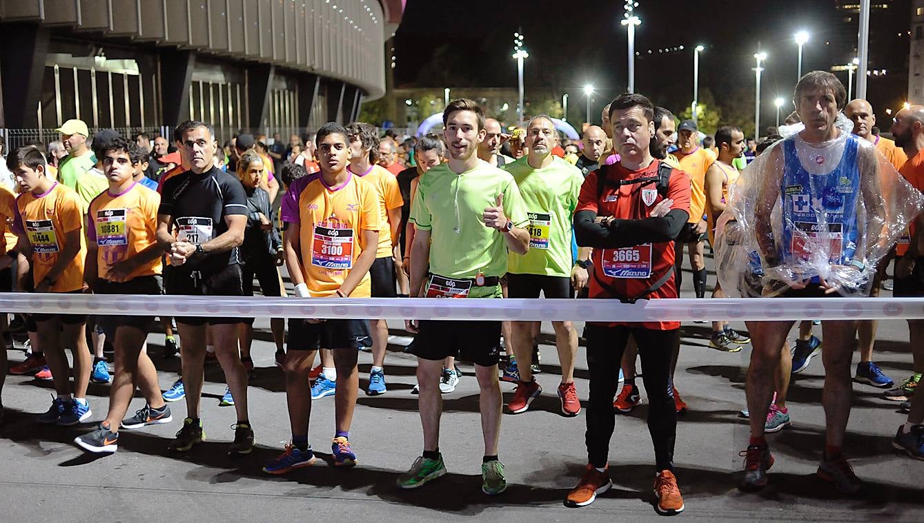 La octava edición de la 'Bilbao Night Marathon' reúne en la línea de salida a unos 11.500 corredores en sus tres distancias, de los cuales alrededor de un millar son extranjeros procedentes de 44 países de los cinco continentes.