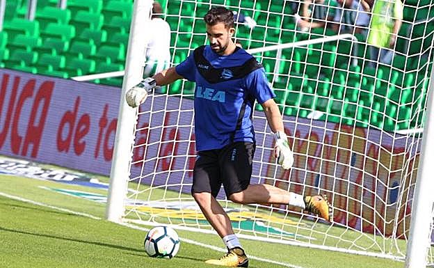 El Alavés vuelve a los tres centrales ante el Betis