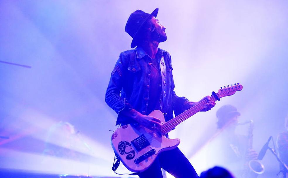 Leiva, durante el concierto que ofreció en las fiestas de Bilbao en 2014.