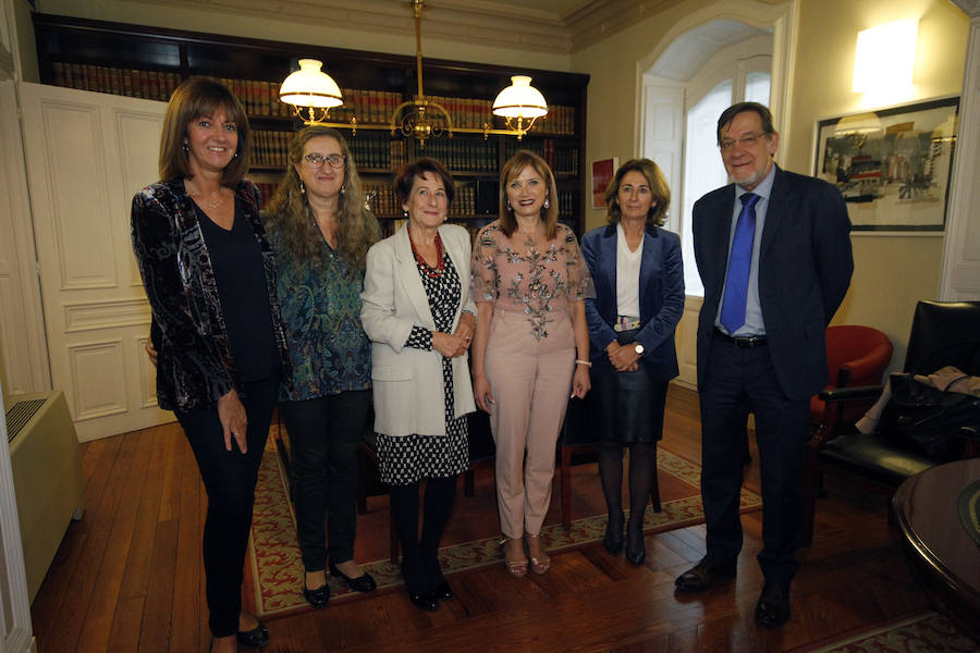 Idoia Mendia, Susana Marañón, Adela Asúa, María Jesús San José, Carmen Adán y Juan Luis Ibarra. 