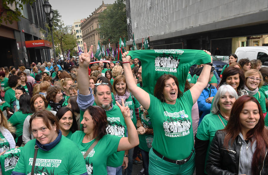 ELA reúne a las empleadas ante el CRL en el día de la firma oficial del convenio con las tres patronales del sector, que pone fin a dos años de conflicto laboral