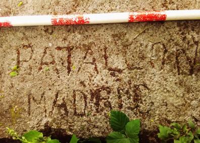 Imagen secundaria 1 - Detalles de los grafitis de Ketura y parte de la munición hallada en el lugar. 