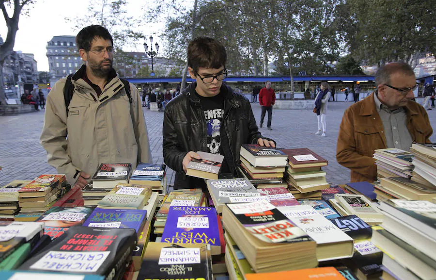 Un paseo entre &#039;quijotes&#039; e intrigas por las Feria del Libro Antiguo de Bilbao