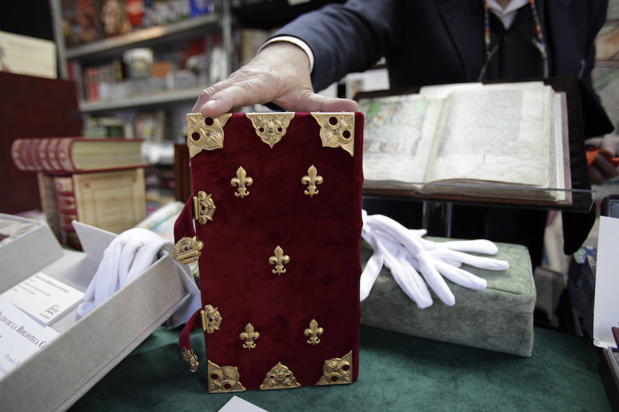 Un paseo entre &#039;quijotes&#039; e intrigas por las Feria del Libro Antiguo de Bilbao