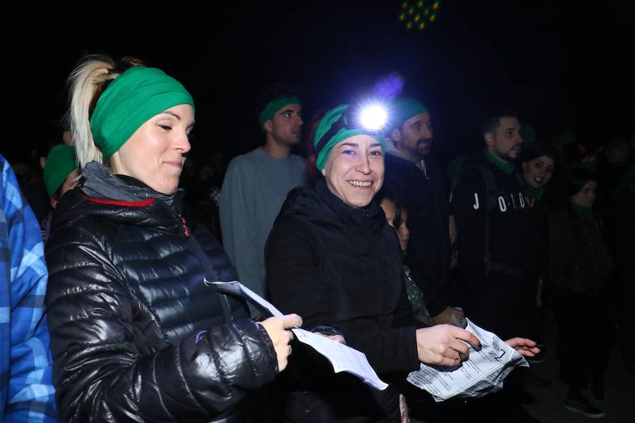 La primera yincana de temática zombi organizada por Gauekoak y la asociación cultural Enaxi reúne a cientos de personas en el barrio vitoriano