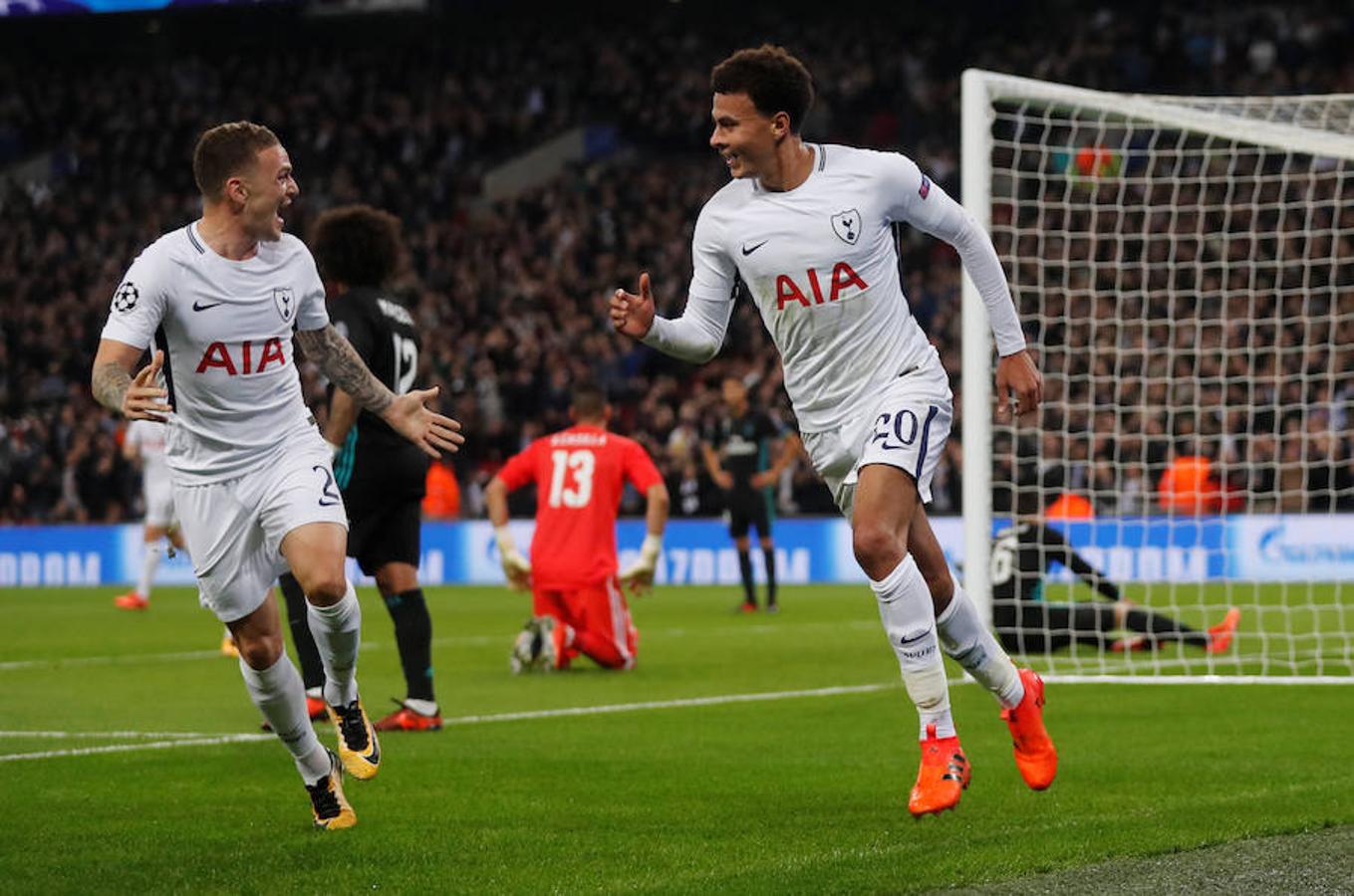 Los dos mejores equipos del Grupo H pelearon por la primera plaza del grupo en Wembley, que vibró y elevó los decibelios durante algunos momentos como el 1-0 de Delle Alli.