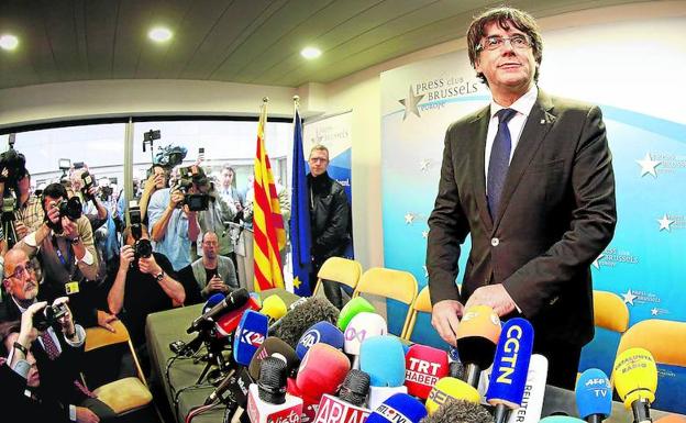 Puigdemont, antes de su rueda de prensa en Bruselas. 