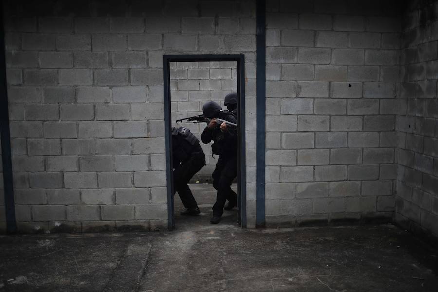 Si hay una unidad policial que impone respeto entre los presos de Río de Janeiro es el GIT, el Grupo de Intervención Táctica, cuyo único objetivo es poner fin a las rebeliones y motines en el sistema carcelario.