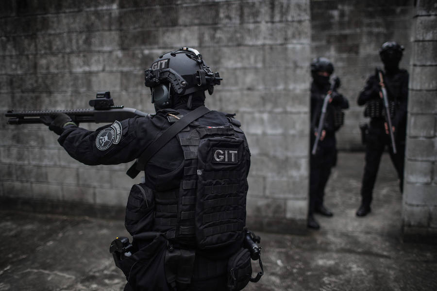 Si hay una unidad policial que impone respeto entre los presos de Río de Janeiro es el GIT, el Grupo de Intervención Táctica, cuyo único objetivo es poner fin a las rebeliones y motines en el sistema carcelario.