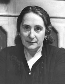 Imagen secundaria 2 - Soldados alimentando un horno durante una huelga en el País Vasco en 1917 / Milicianos en Berlín, en 1919 / Dolores Ibarruri ‘Pasionaria’. 