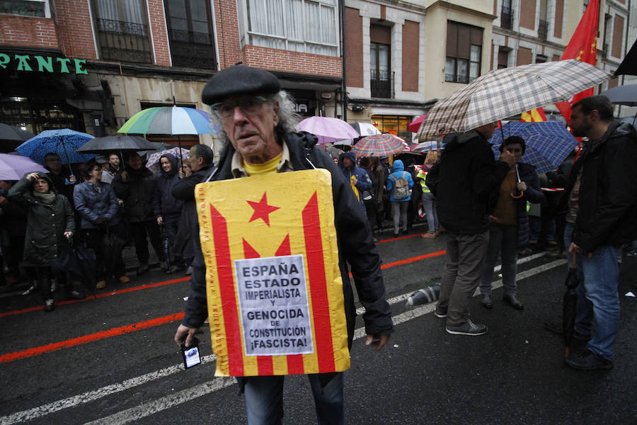 La movilización ha sido convocada por la coalición soberanista EH Bildu, los sindicatos ELA, LAB, ESK, Steilas y la plataforma Gure Esku Dago