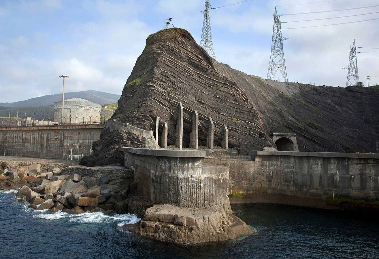 La antigua central nuclear de Lemoiz, en imágenes