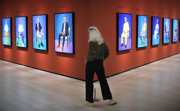 Aspecto de la sala 105 del museo Guggenheim de Bilbao, que acoge la muestra ‘David Hockney. 82 retratos y 1 bodegón’.
