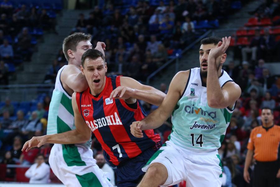 Las mejores imágenes del partido Baskonia - Joventut de la Liga Endesa 2017/2018.