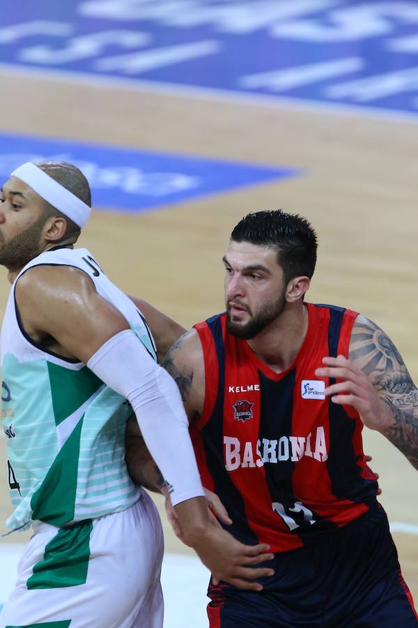 Las mejores imágenes del partido Baskonia - Joventut de la Liga Endesa 2017/2018.