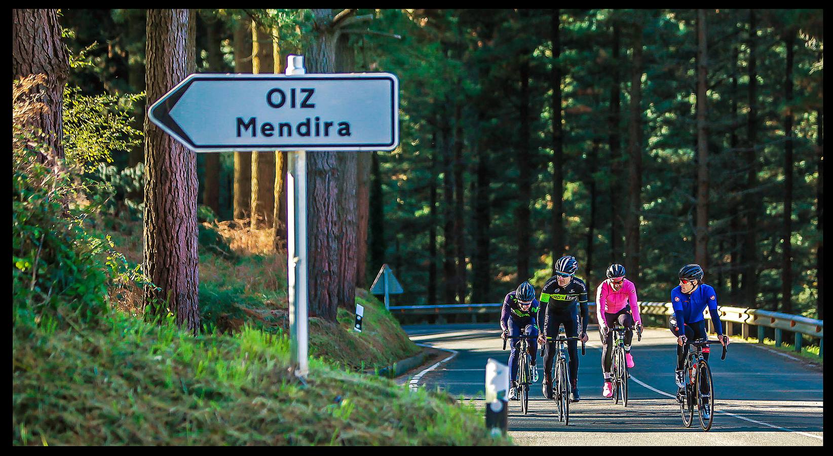 Acompañamos a cuatro ciclistas hasta la cima de Oiz, final de etapa en la ronda de 2018