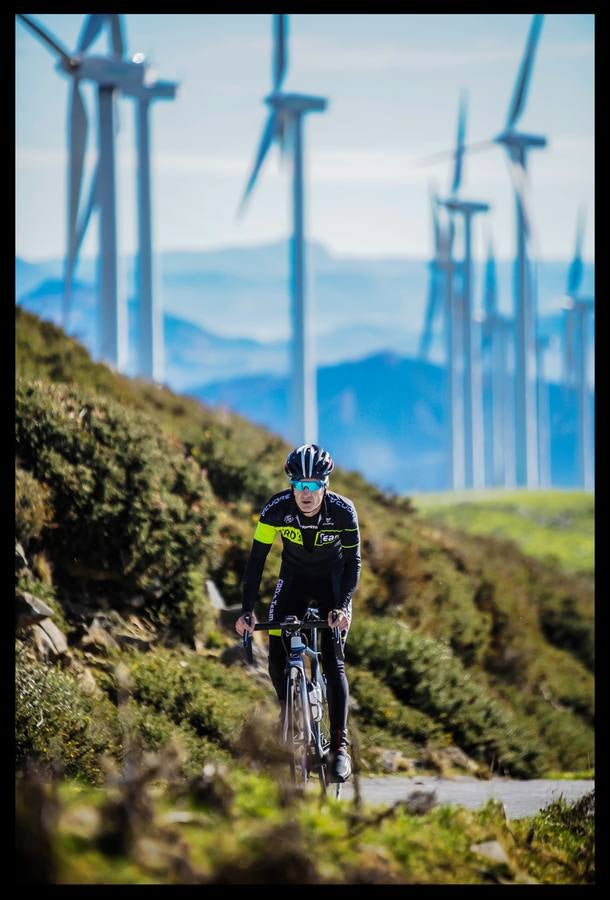 Acompañamos a cuatro ciclistas hasta la cima de Oiz, final de etapa en la ronda de 2018