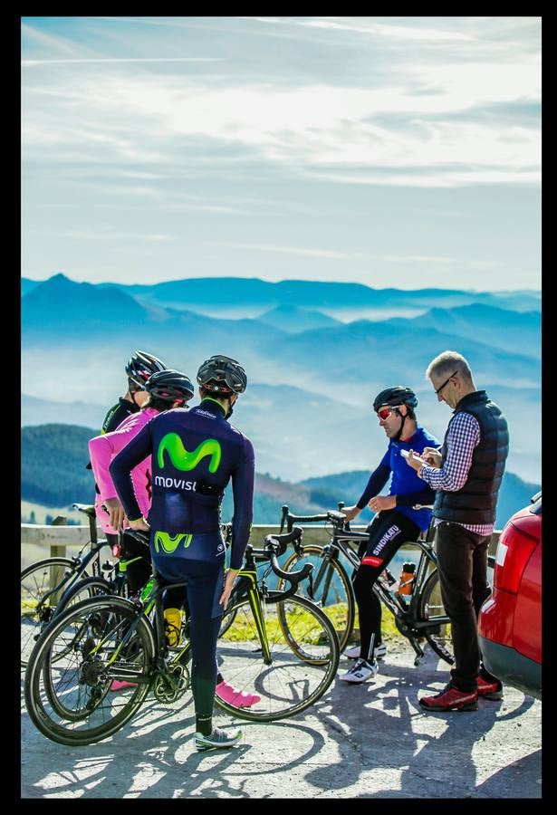 Acompañamos a cuatro ciclistas hasta la cima de Oiz, final de etapa en la ronda de 2018