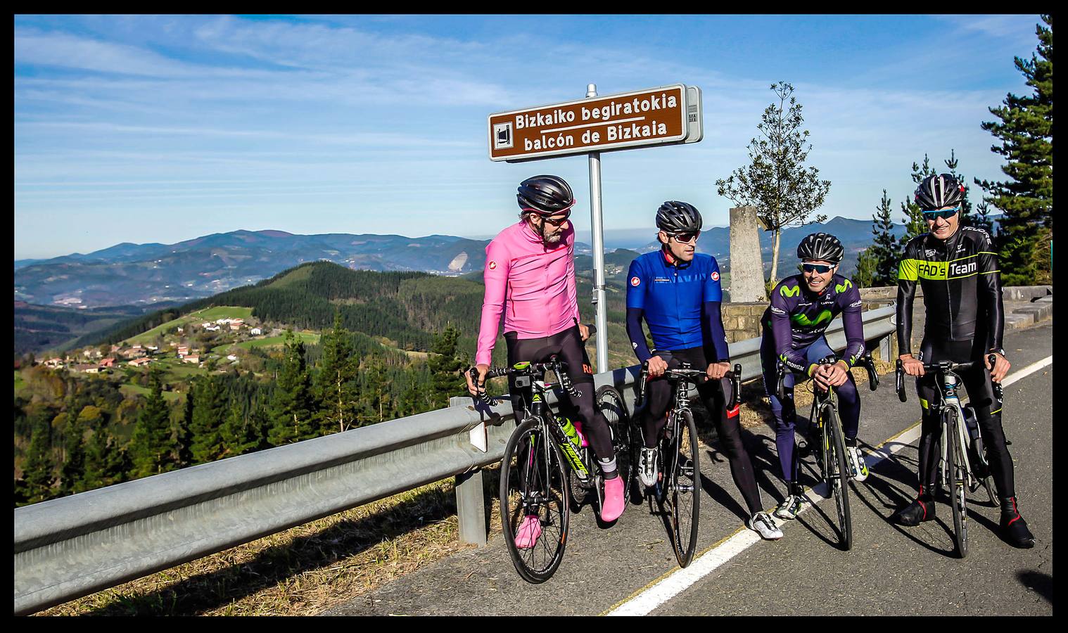 Acompañamos a cuatro ciclistas hasta la cima de Oiz, final de etapa en la ronda de 2018