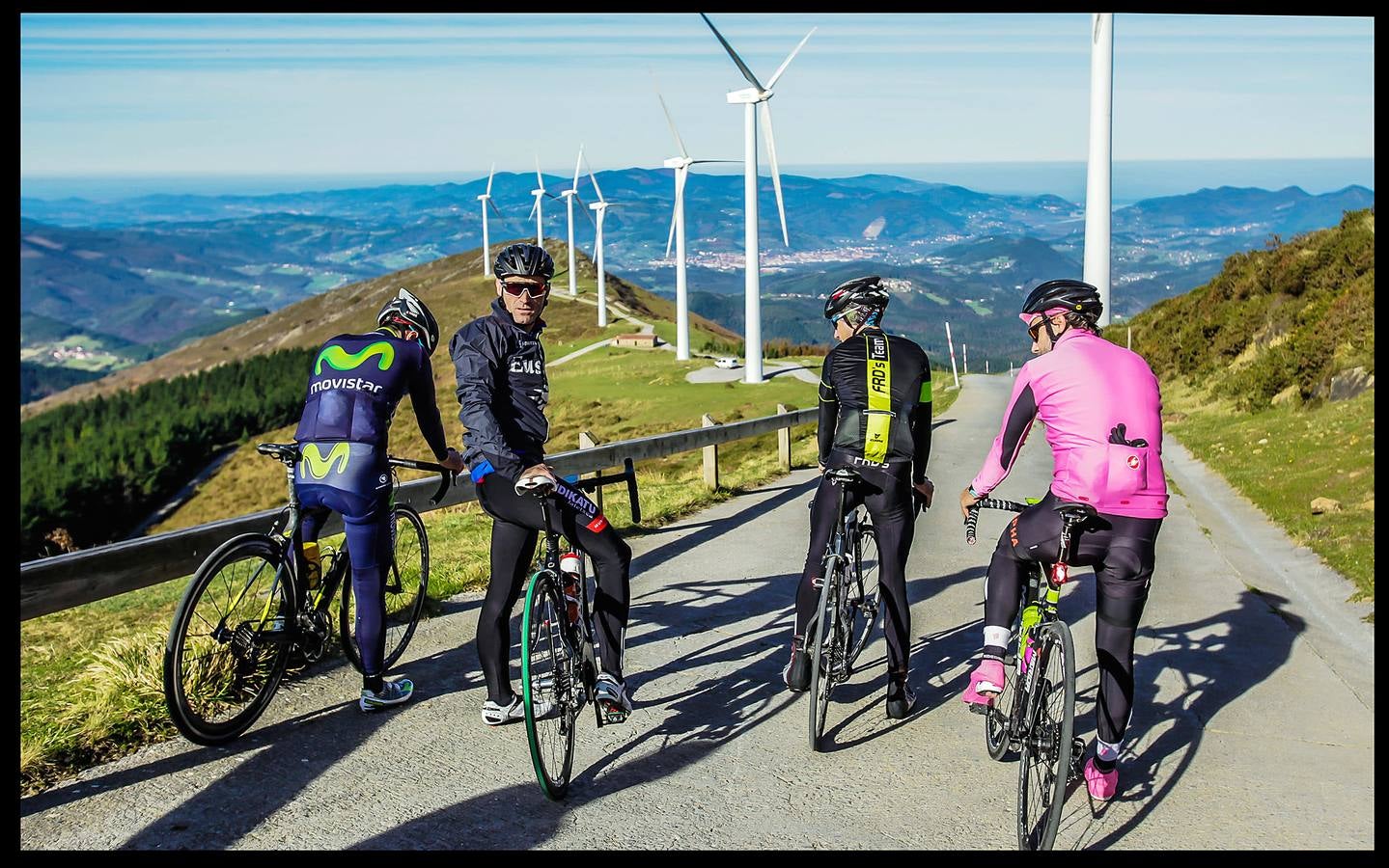 Acompañamos a cuatro ciclistas hasta la cima de Oiz, final de etapa en la ronda de 2018