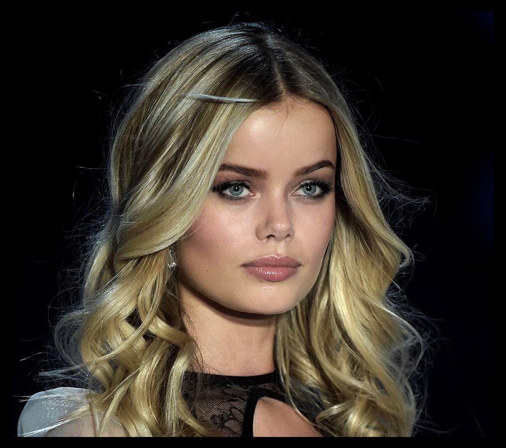 La modelo Frida Aasen durante el desfile de Victoria's Secret en Shanghai. p