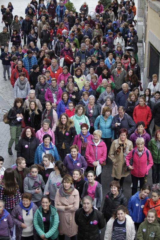 Decenas de personas participan en las concentraciones organizadas en Biizkaia contra las agresiones machistas