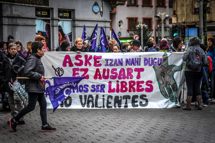 Decenas de personas participan en las concentraciones organizadas en Biizkaia contra las agresiones hacia las mujeres