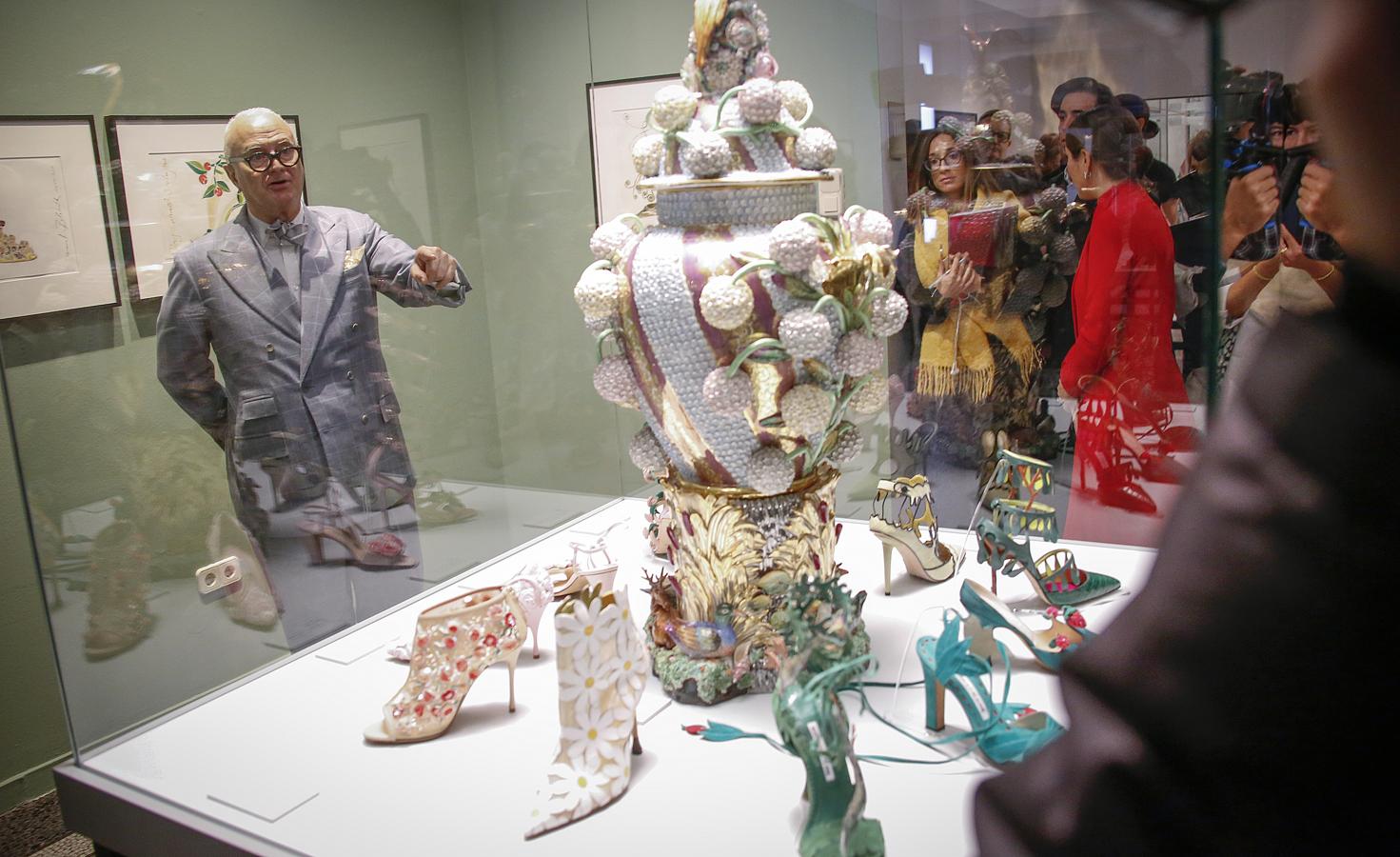 El genio del calzado expone dos centenares de sus creaciones en el Museo Nacional de Artes Decorativas