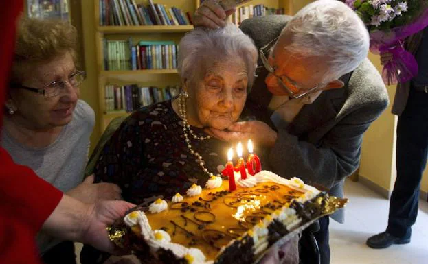 Ana Vela en la celebración de su 110 cumpleaños.