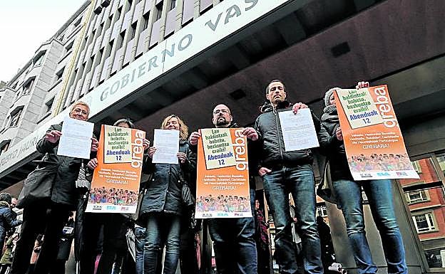Los sindicatos regristraron ayer en el Gobierno la convocatoria de una huelga el próximo día 12.
