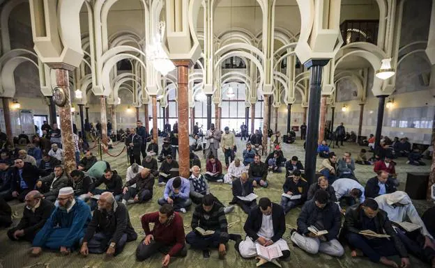Interior de una mezquita en Madrid.